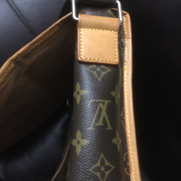 Louis Vuitton cross body bag or purse - Picture 5 of 6